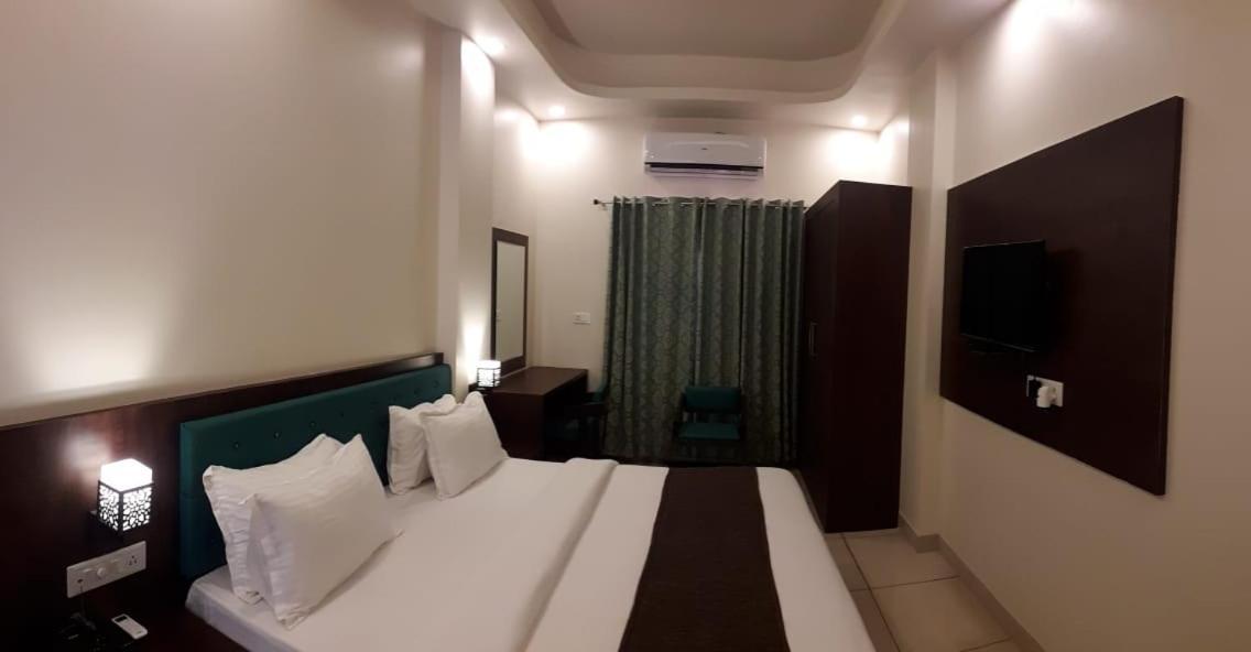 Hotel Paradise inn Udaipur Buitenkant foto