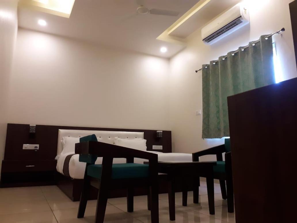Hotel Paradise inn Udaipur Buitenkant foto