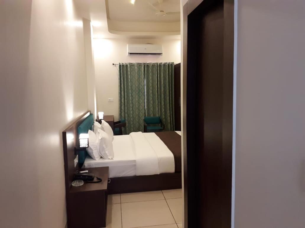 Hotel Paradise inn Udaipur Buitenkant foto